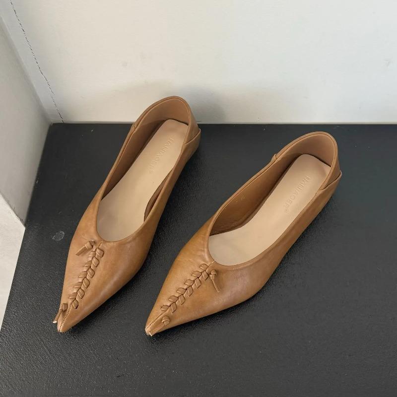 Fashion Elegant Soft Leather Flat Heel Shoes 2025 Spring New Arrival Solid Color Pointed Toe Low Heel Flat Foot Women's Sandals Single