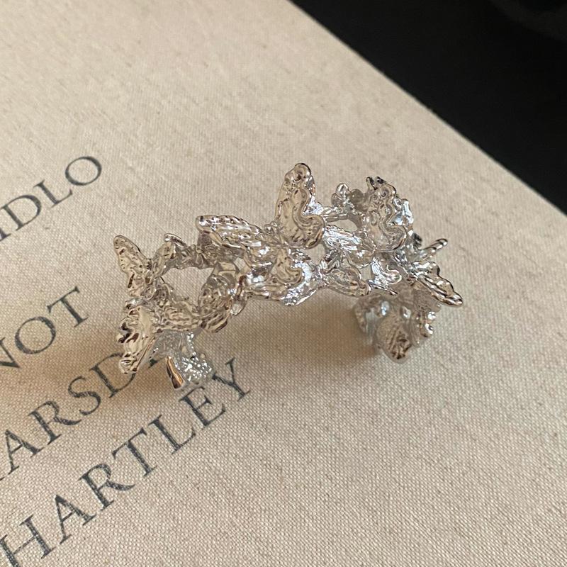 Elegant Pleated Metal Butterfly Flower Bangle: High-End Luxury Statement Bracelet for Women