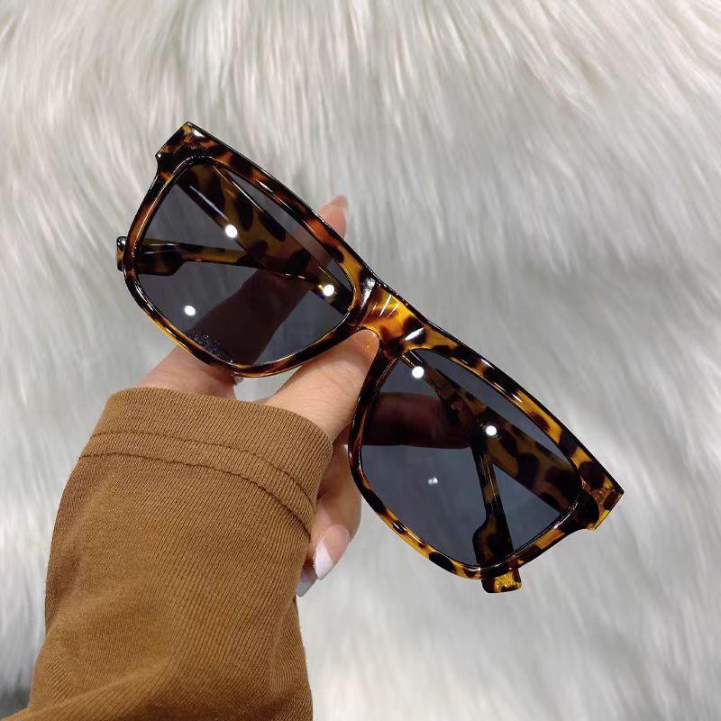

Latest Classic Square Sunglasses Women Men Luxury Small Rectangular Sun Glasses Female Eye Wear Oculos De Sol for Male Female
