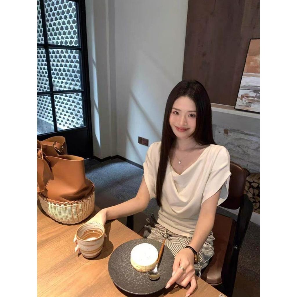 Korean V-neck Slim-fit Design T-shirt Women's Summer Niche Temperament Waist Thin Bat Sleeve Front Shoulder Top Ins