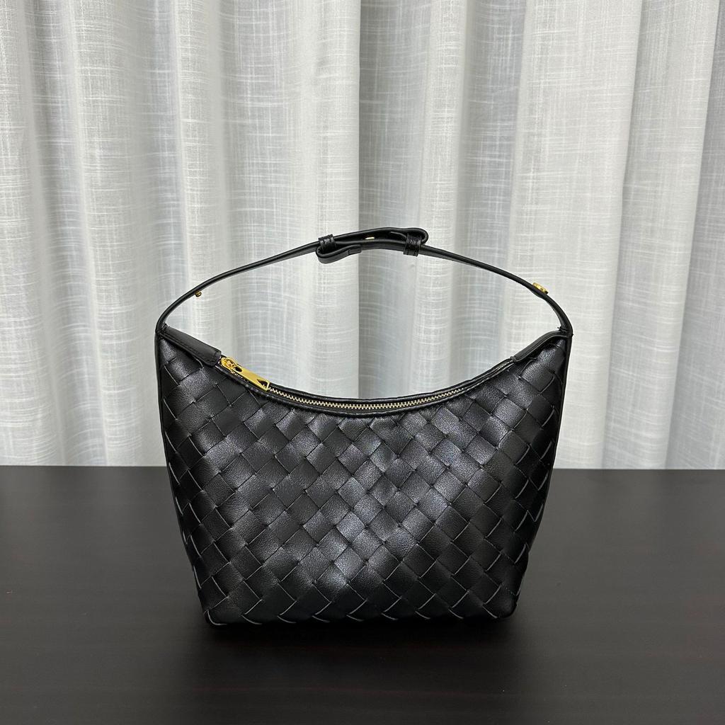 2024 Spring and Summer New Fashionable Versatile Hand-woven Handbag Shoulder Armpit Bag Internet Celebrity Dumpling Bag of the Same Style
