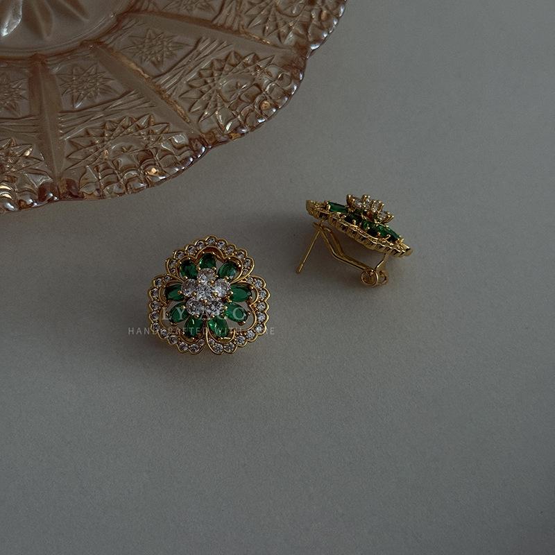 Light luxury emerald zircon pattern stud earrings hollow engraving retro court atmosphere earrings bright luster stud earrings
