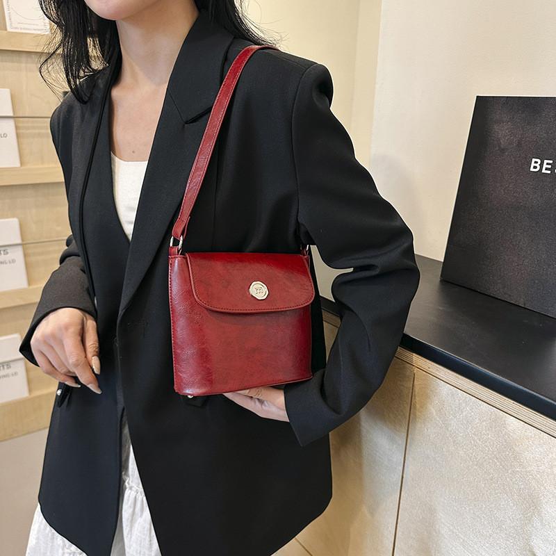 Stylish New Texture Handheld Shoulder Bag 2024 French Bag Women's Trendy Bucket Crossbody Bag