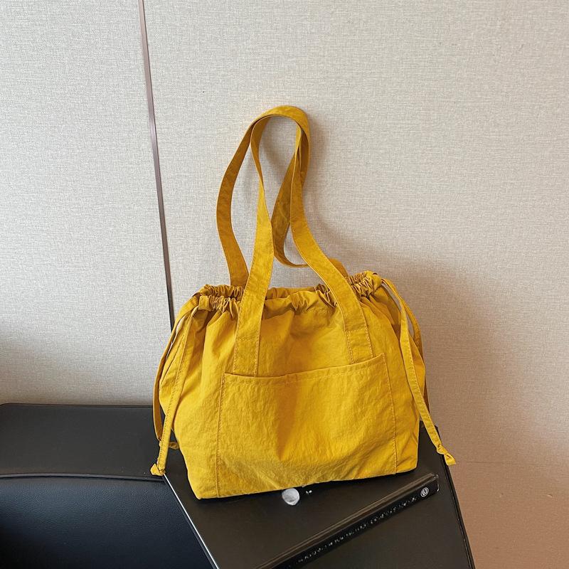 A High-appeartion-level Tote Bag, Simple and Lightweight, Large-capacity Crossbody Single-shoulder Bag for Shopping