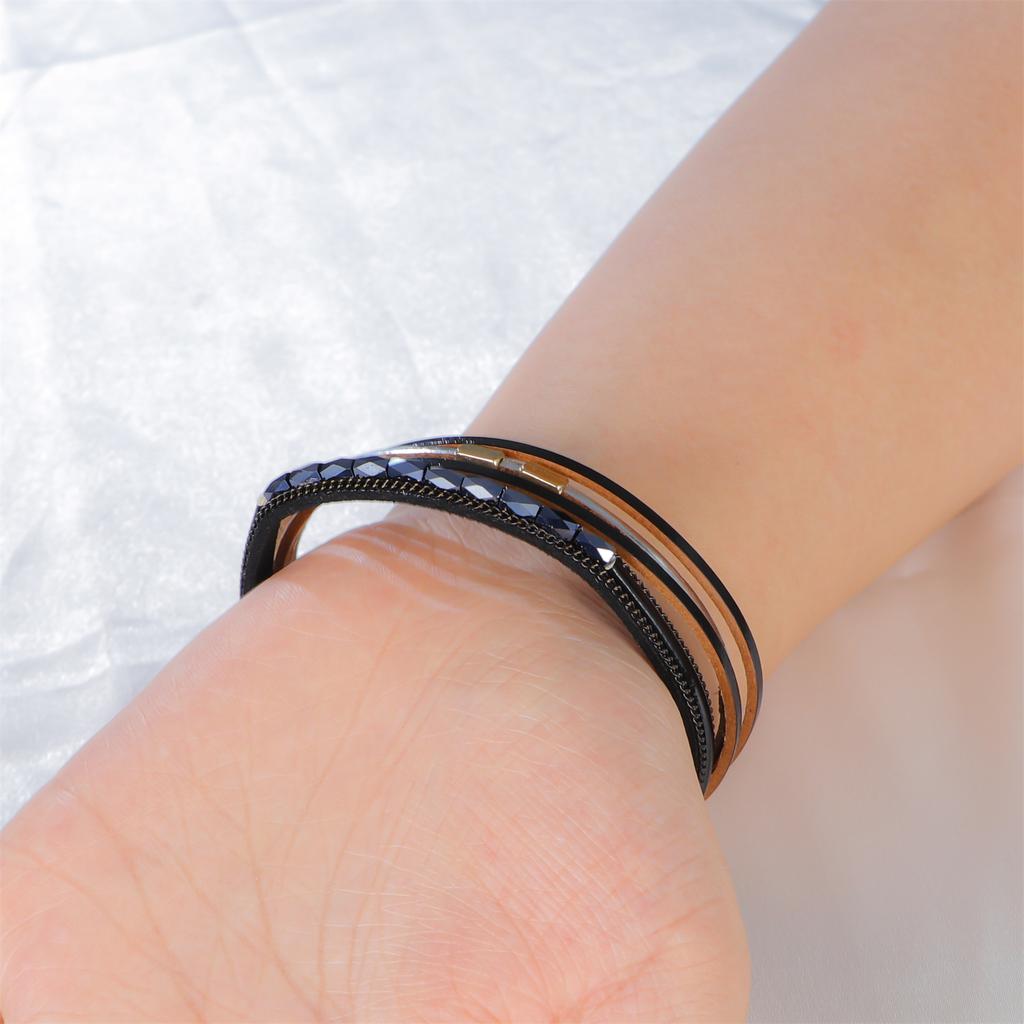 Bracciale Boemo Multistrato in Pelle con Perline Fatto a Mano con Perline Metalliche Chiusura Magnetica Bracciale Rigido per Donna