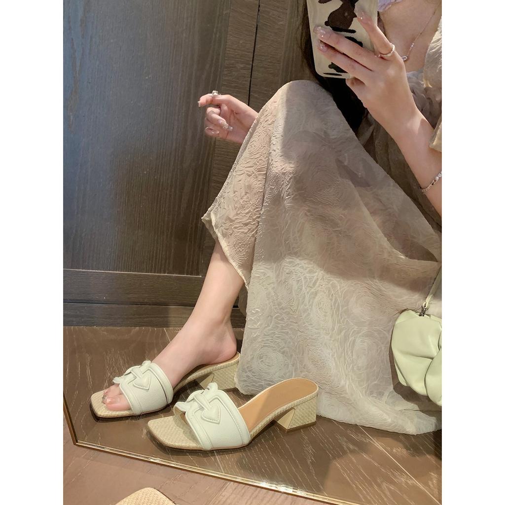 Spot second delivery! Grape mother same shoes Jeju Island trip straw flat bottom square head thick heel holiday one-word slippers