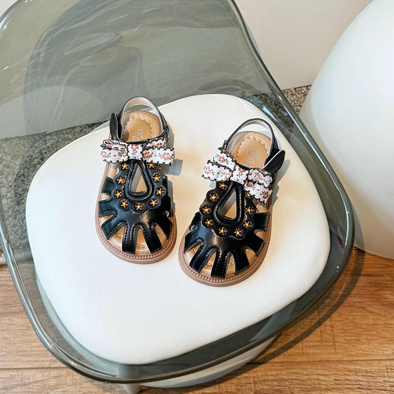 Girls Sandals Hollowed-out Non-slip Kids Beach Shoes Sweet Bows Embroidered 2025 New Girls Princess Shoes for Summer Soft Sole