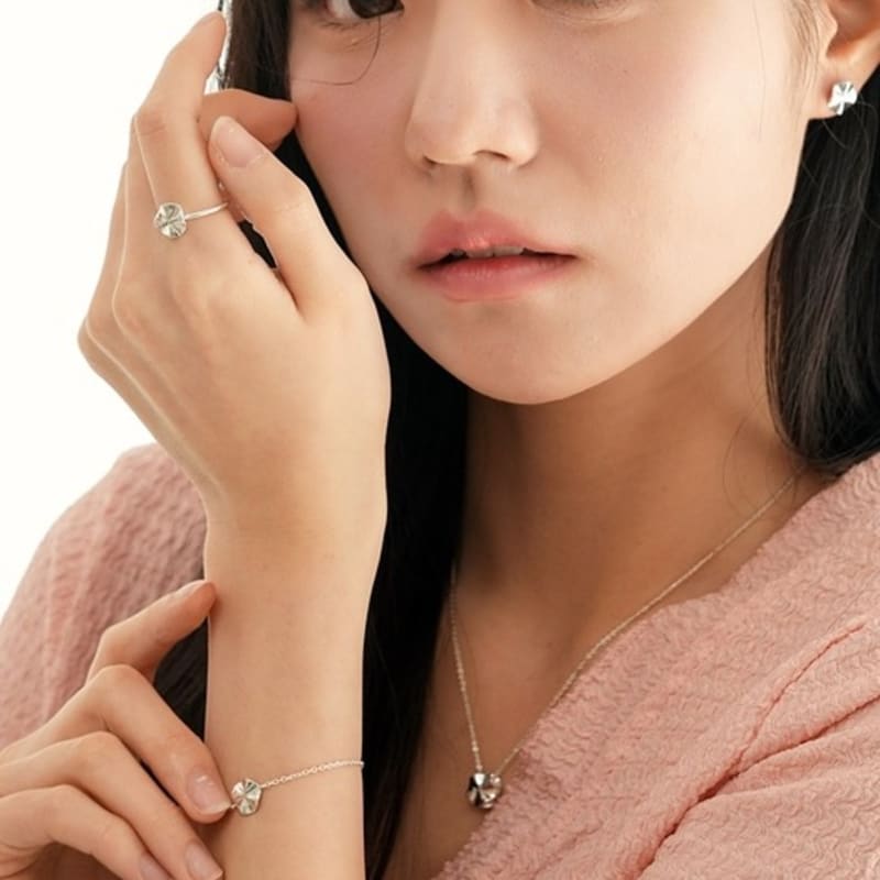 BELLOOGGI Circle wave bracelet