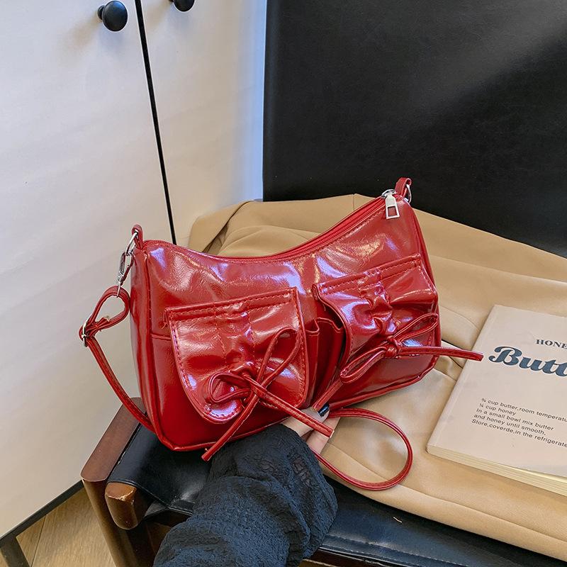 Large capacity bag women's spring 2025 new fashion niche design shoulder messenger bag underarm pillow bag
