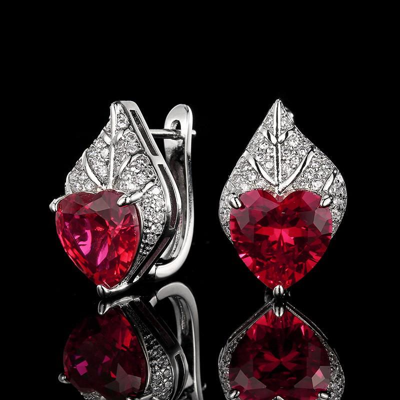 Heart-Shaped Gemstone Earrings with Retro Design - Fashionable and High-End for Women