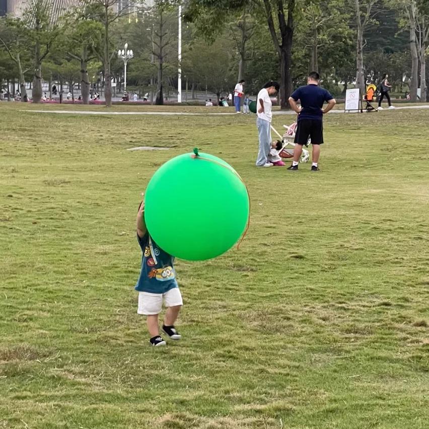 36-Inch Thickened Outdoor Balloon Toy - Xiaohongshu Street Style