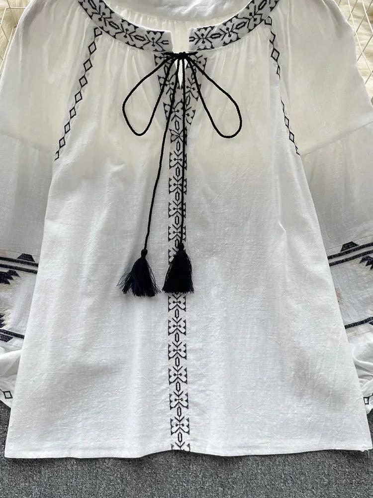 Women's Spring Autumn Retro Ethnic Style Top Embroidered Round Neck Long Sleeve Blouse Loose Shirt Top