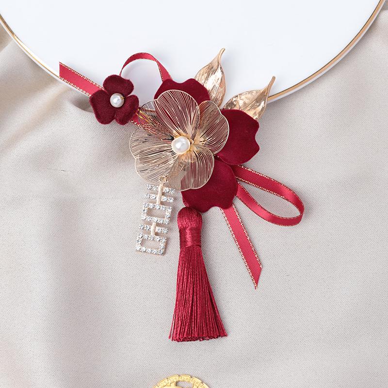 

Набор вельветовых бутоньерок для жениха и невесты цвета розового золота для свадьбы.