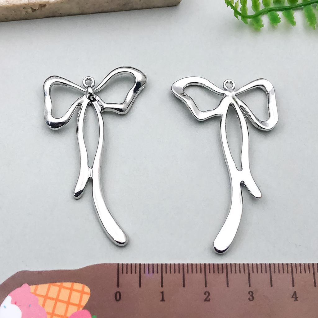 Hängender Vergoldeter Farbechthaltender Diy Schleife Hohl Anhänger Anhänger, Legierung Halskette, Armband, Ohrringe, Handgefertigter Schmuckzubehör