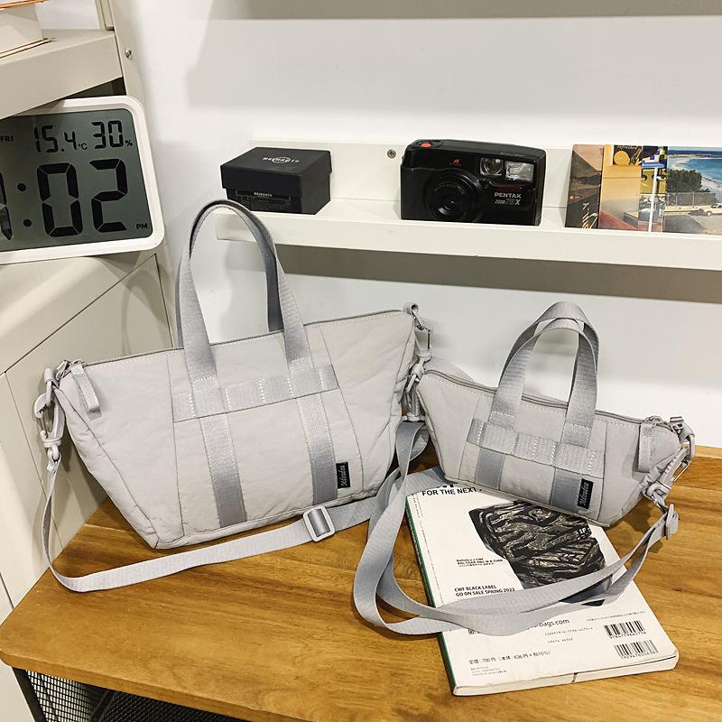 New Casual and Lightweight Fitness Bag, Simple and Fashionable Women's Shoulder Messenger Tote Bag, Large-capacity Travel Bag