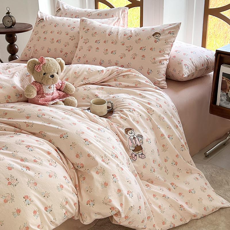 Washable Cartoon Cotton Embroidery Duvet, Bed, and Fitted Sheet Set - Soft, Fluffy Cloud Design for Dormitories.