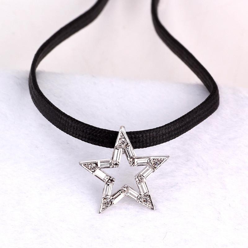 Snygg Svart Stjärna Chokerhalsband För Kvinnor Med Geometrisk Design Och Glittrande Kristaller