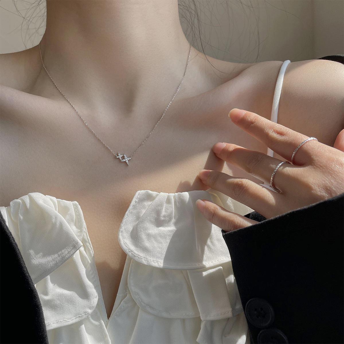 

«Серебряная ключичная цепочка 2021 г.: Элегантное, простое и универсальное ожерелье в нишевом дизайне». Silver Plated