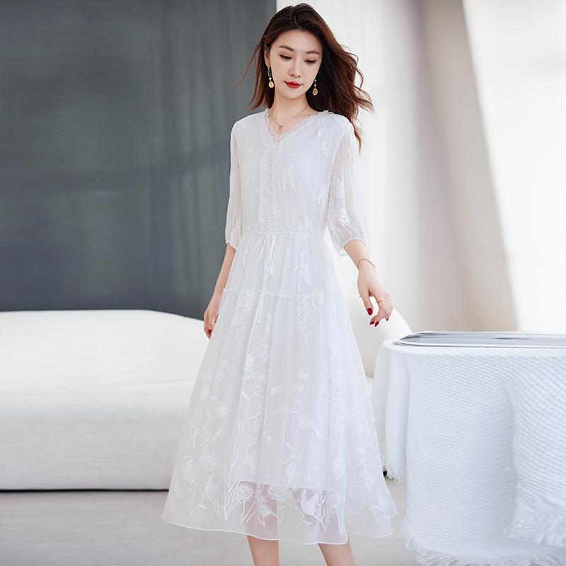 Light Luxury Big-name Silk Embroidery Dress Women's Mulberry Silk High-end V-neck Temperament Age-reducing and Thin 2026 Long Dress