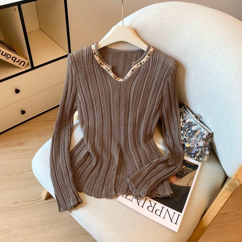 V-neck design sense long-sleeved knitted sweater women's early autumn new slim-fit split top
