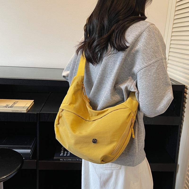 Fashion Batch Solid Color Shoulder Messenger Bag Large Capacity Leisure Foreign Style Women Bag Travel Bag Dumpling Bag