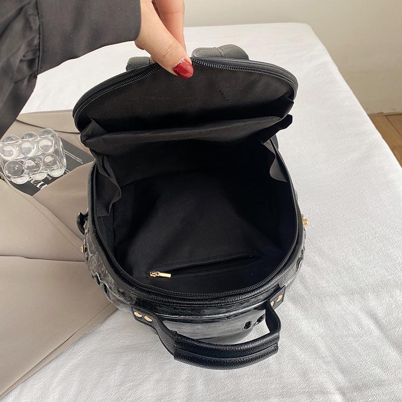 Unique and Unconventional Double-shoulder Bag - Suitable for Both Men and Women, Ideal for Daily Commuting.