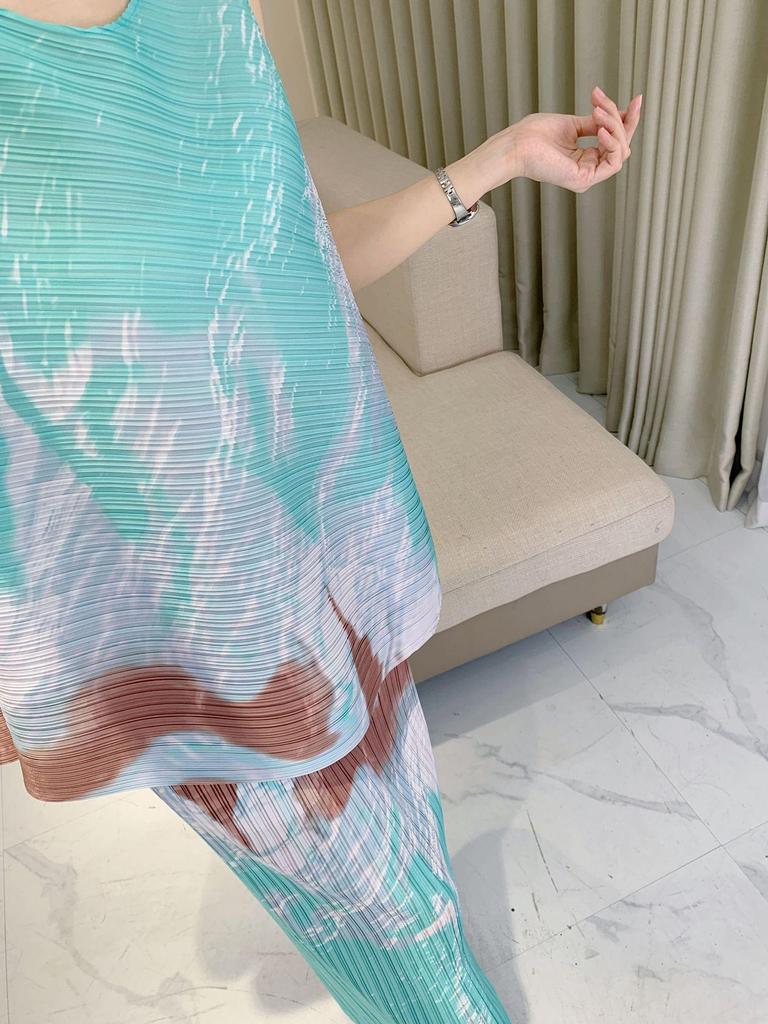 2025 Women's Elegant Floral Two-Piece: Casual Loose Top & Plus Size Midi Skirt