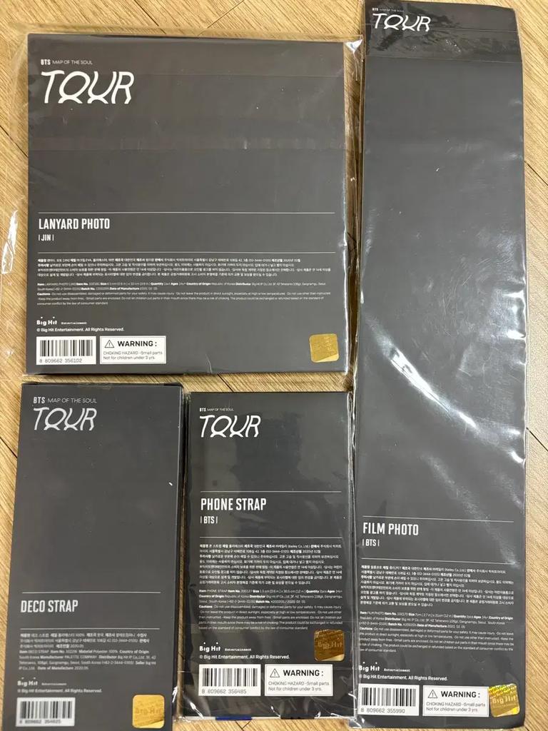 Balíček zboží z turné BTS Map of the Sol