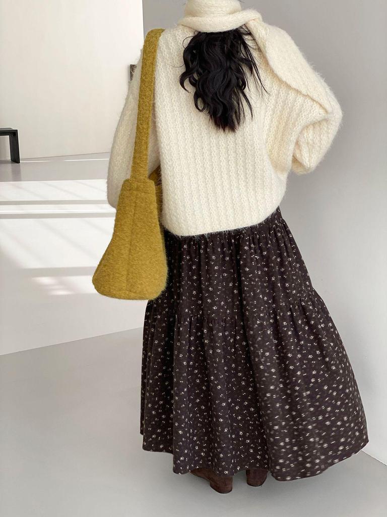 Women's Retro Coffee Floral Tiered Half-Skirt: Elastic Waist, Slimming Fit, Good Drape