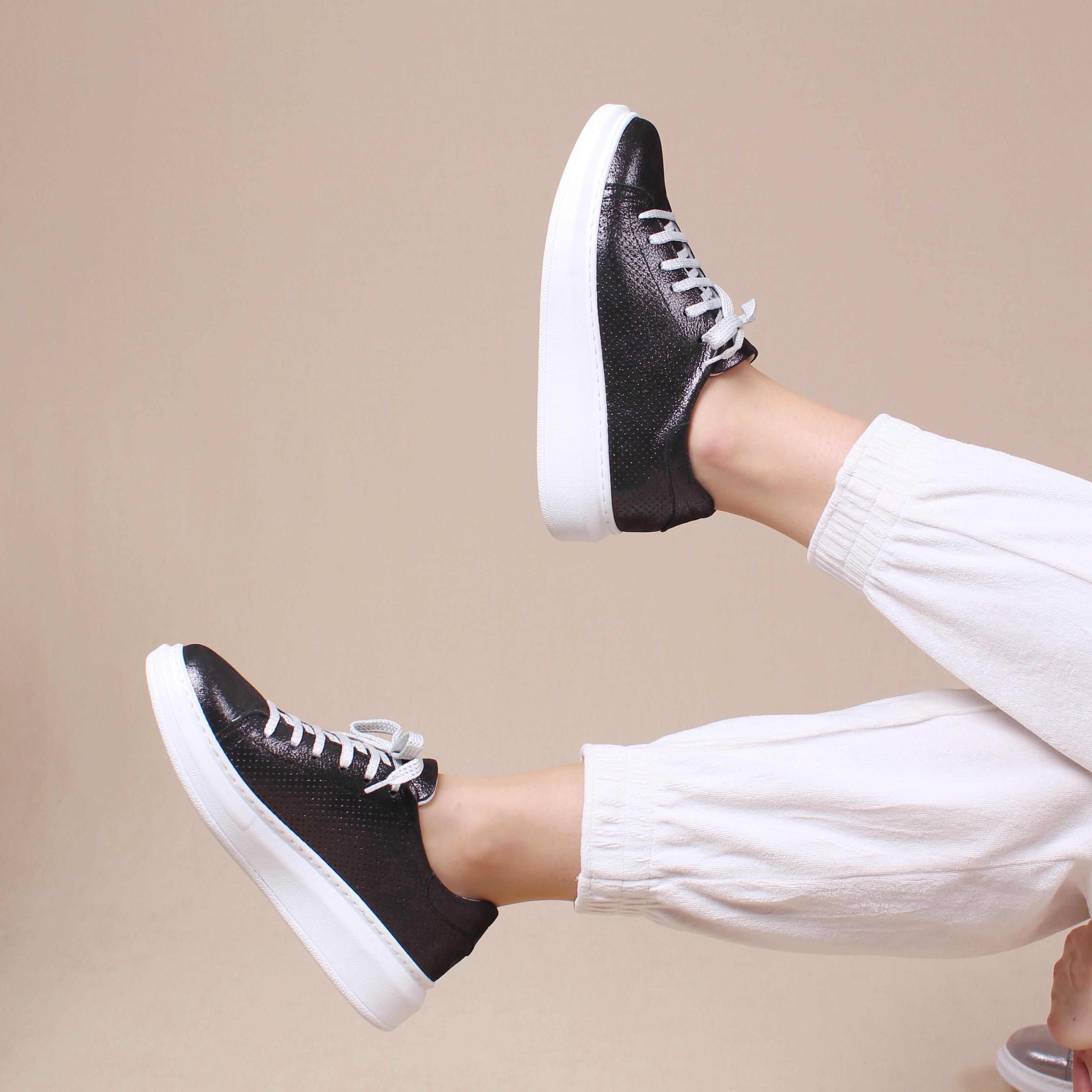 

Женская спортивная обувь Black Lace-Up Think Sole 2022 Summer Seasono