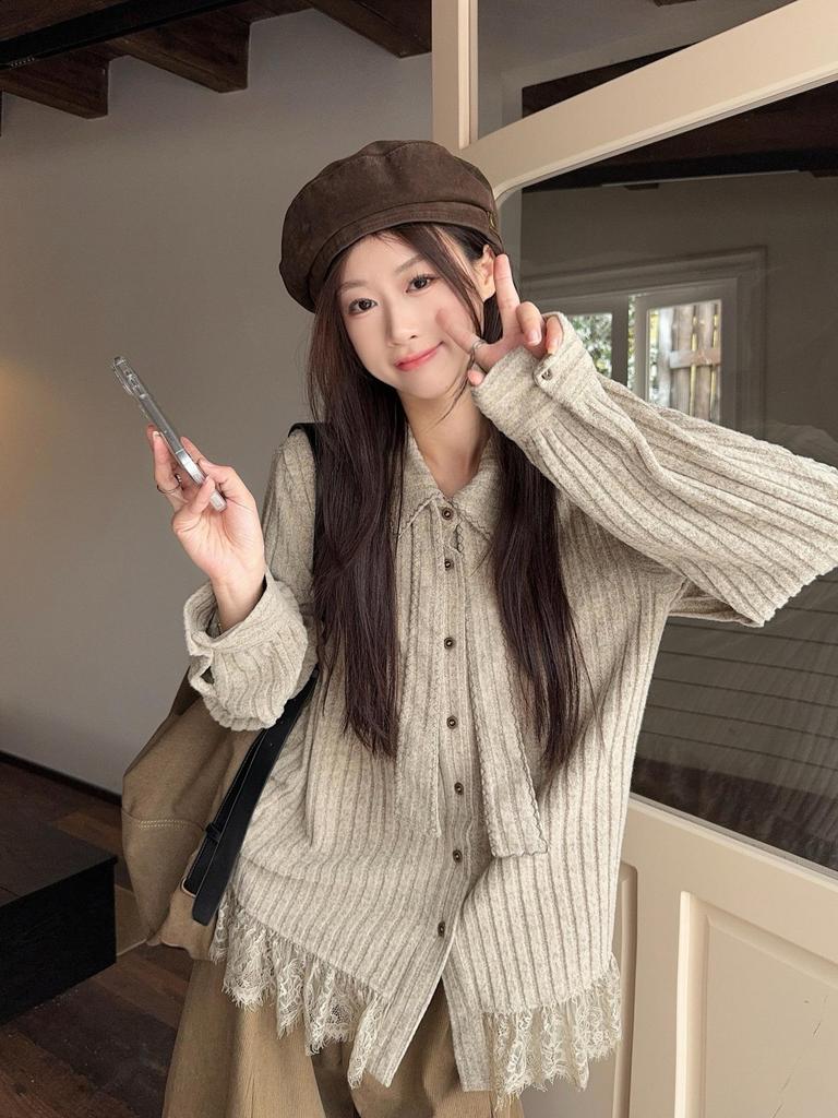 Women's Plus Size Retro Long Sleeve Shirt with Flowy Ribbons, Lace Patchwork, Autumn/Winter Layered Design