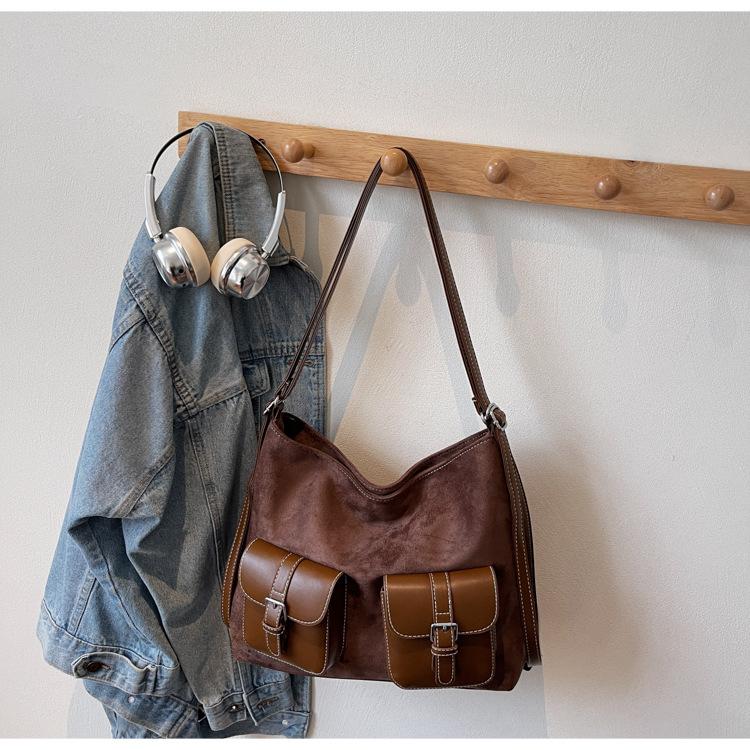 

2025 new product casual contrasting color large capacity tote bag niche retro commuting versatile backpack women s senior sense