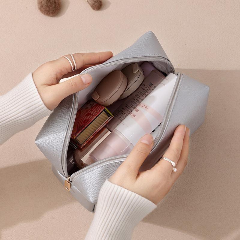Simple Travel Large Capacity Makeup Bag Cosmetic Storage Pouch Toothbrush Wash Bag Storage Case
