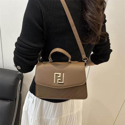 Einfache und modische Umhängetasche, neue Damentasche, einfarbige Schultertasche, Nischendesign, elegante tragbare kleine quadratische Tasche für Damen