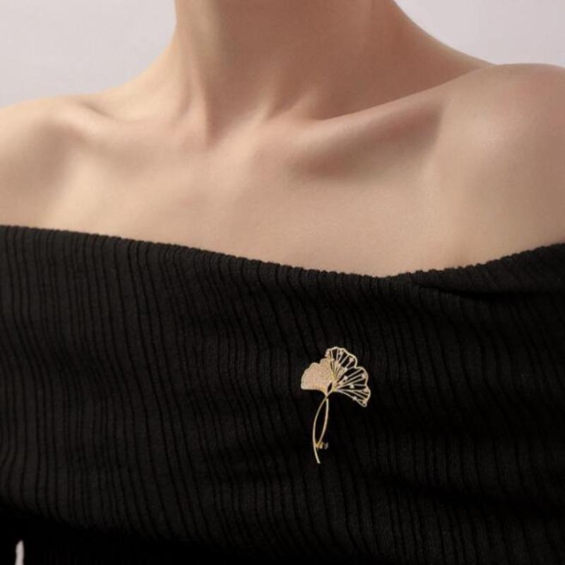 Retro Elegant Ginkgo Leaf Brooches for Women Fashion Rhinestone Flower Plant Lapel Pins Wedding Party Corsage Bijoux De Luxe