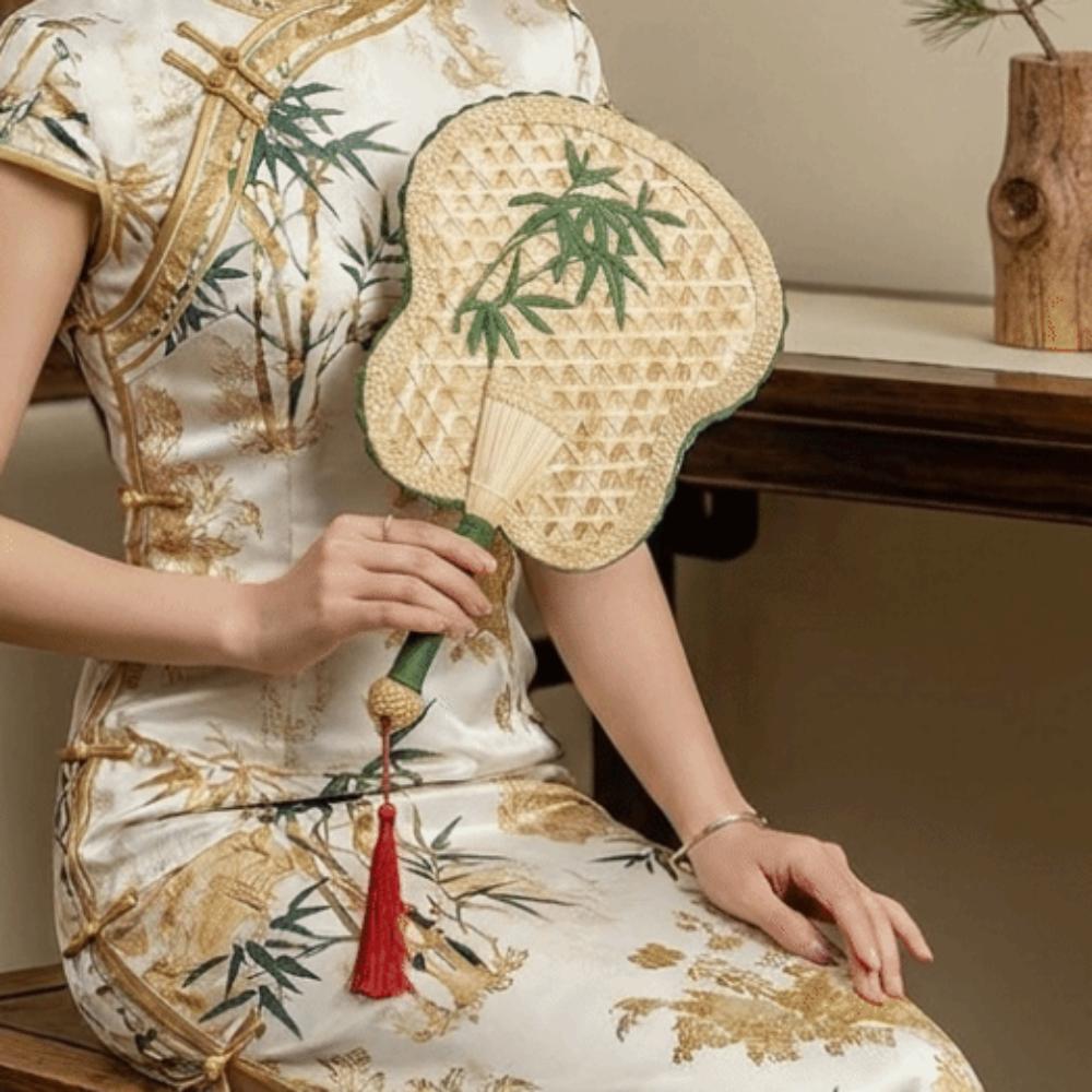 Ancient-Style Hand-Cranked Fan Embroidered Handmade Fan Traditional Decorative Straw Woven Fan Creative Summer Photography Props