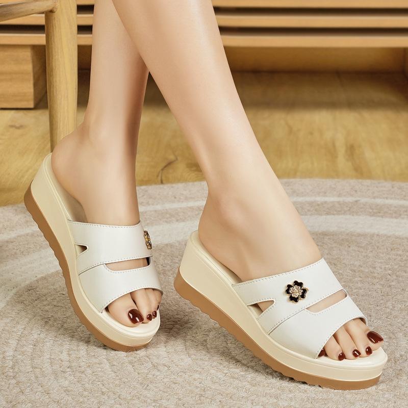 

Крутые шлепанцы на толстой подошве, женские, новая летняя обувь, сандалии на мягкой подошве с нескользящей подошвой, дорожные тапочки, женские 40 белый