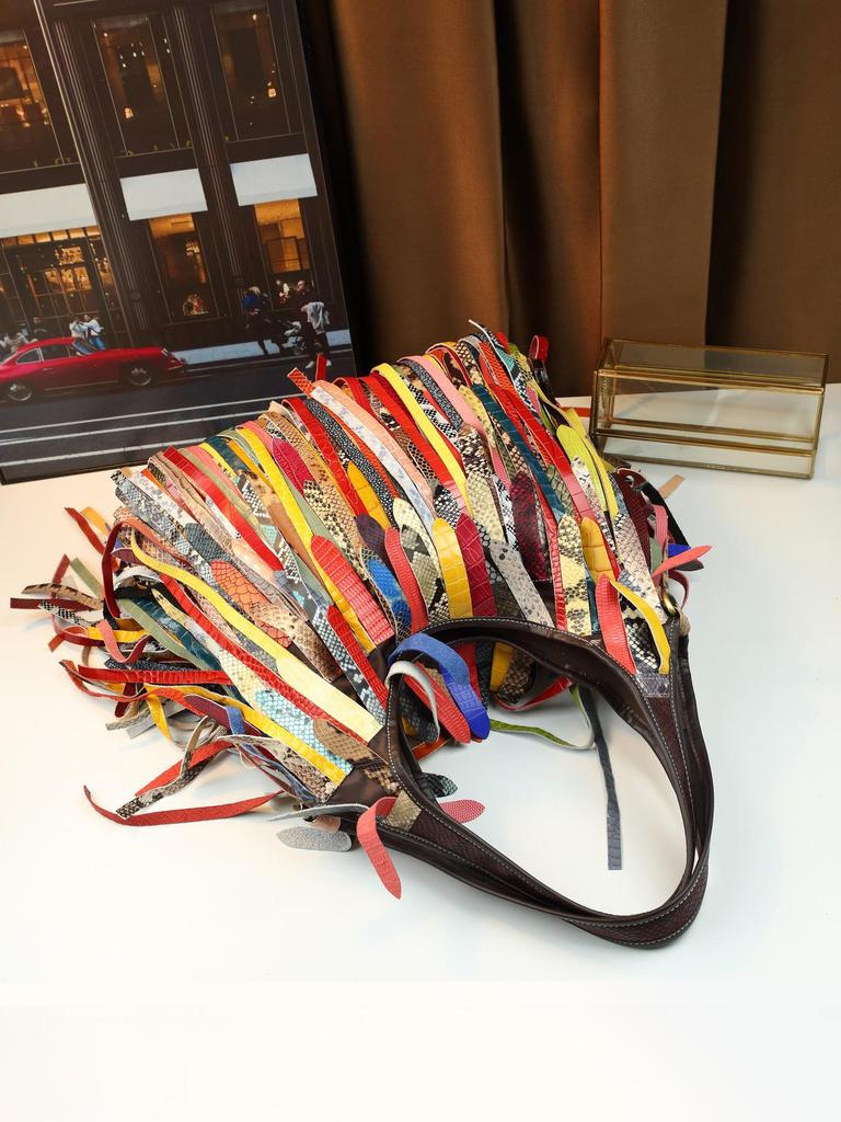 Mehrfarbige Quastenstreifen Umhängetasche aus Rindsleder mit großem Fassungsvermögen