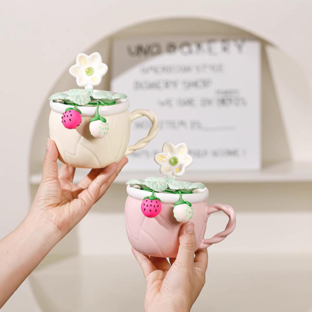 Creative and Personalized Cute Strawberry Hand Painted Underglaze Ribbon Cover Spoon Ceramic Cup High Value Large Capacity Mug Gift