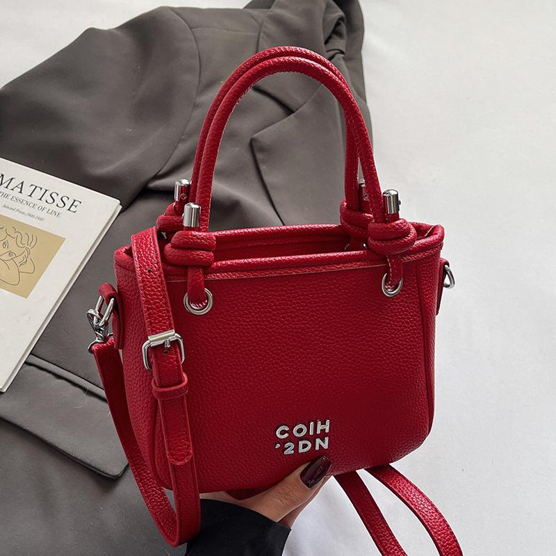 This year, the popular lychee pattern is simple and high-end, portable bucket bag, women's commuting versatile casual style messenger bag