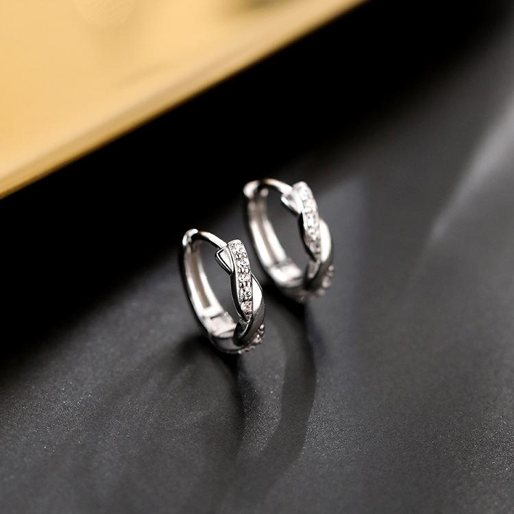 Minimalist and elegant, light luxury, high-end geometric earrings for women, popular vintage style ear accessories