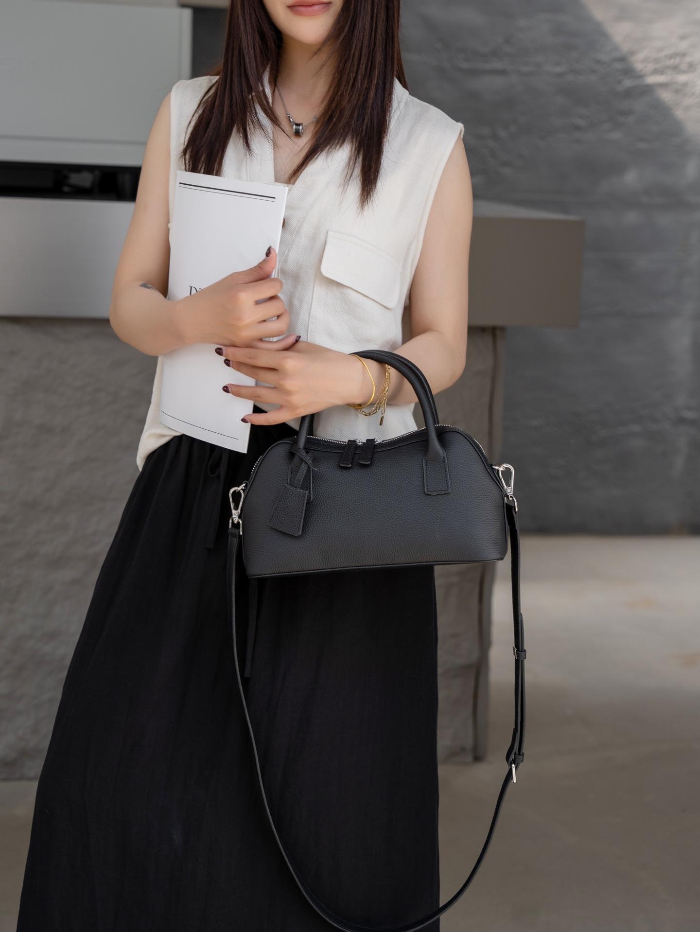 

2025 Новый Стиль Воловья Кожа Простой Модный Маленький Рюкзак Дизайн Натуральная Кожа Подмышечная Ручная Сумка Мессенджер Сумка Paul Smith 27x9x16cm чёрный