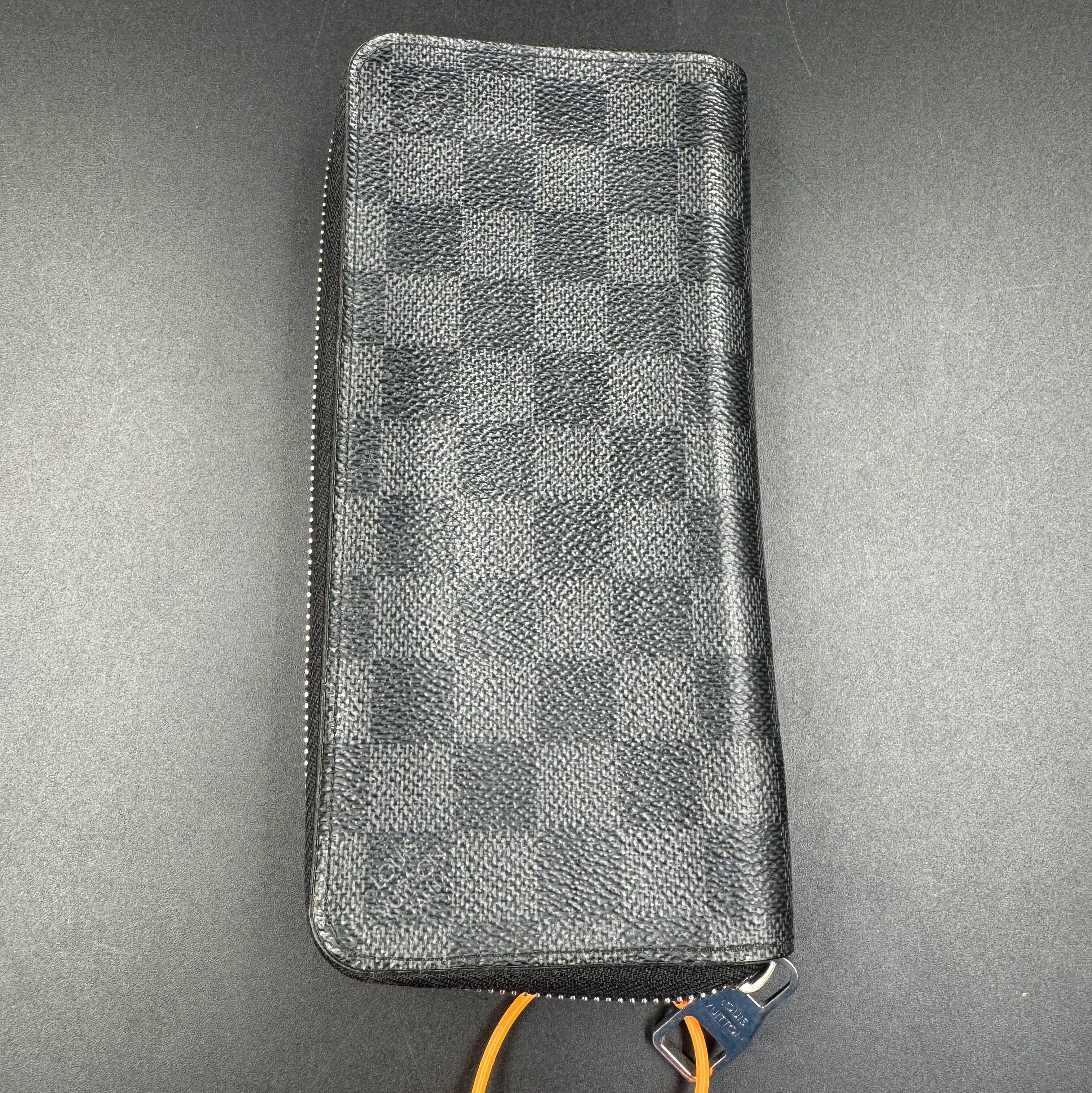 [Pre-Owned] Checkered Long Leather And Canvas Wallet - Very Good #X4K3D7 ONE SIZE