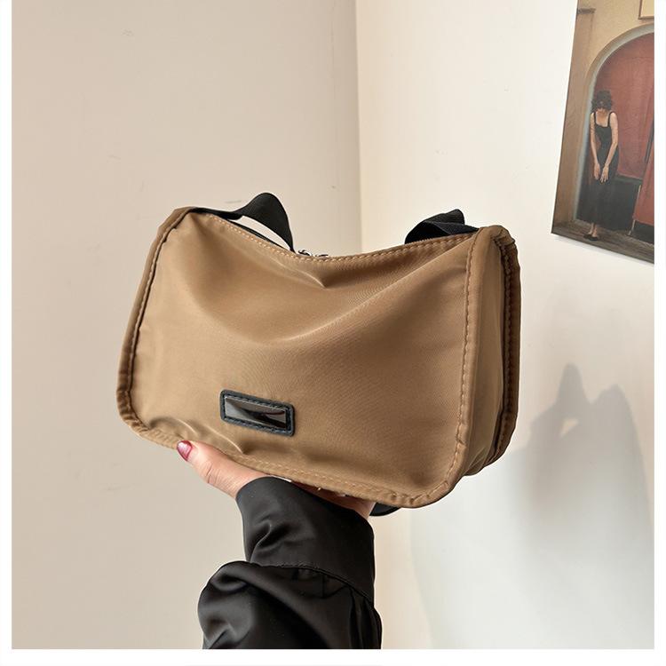 Casual simple and versatile nylon shoulder bag, trendy messenger bag, female student large-capacity class backpack