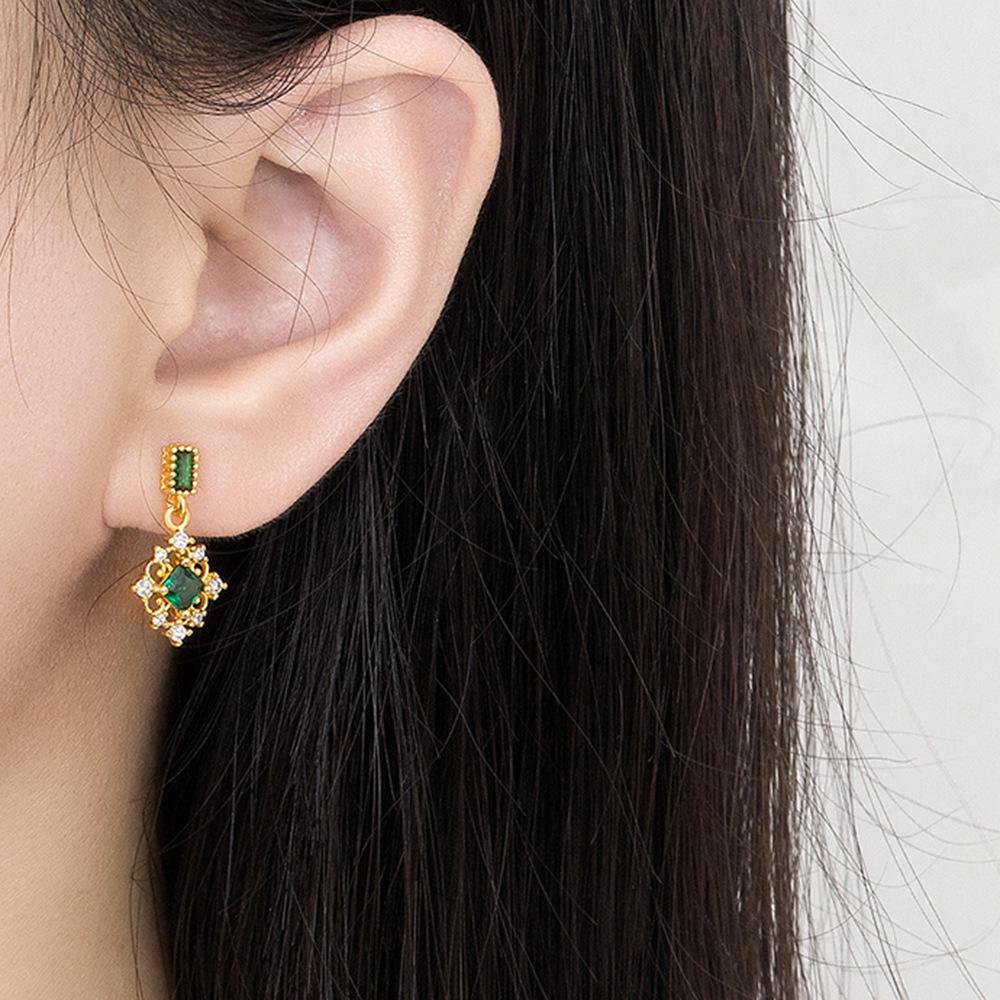 Japanese and Korean Temperament Emerald Stud Earrings Retro High-end Earrings Classic Fashion Design Sense Classical Style