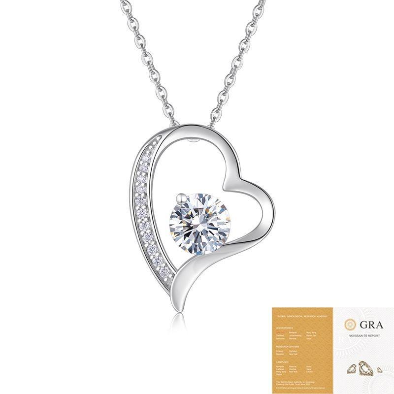 S silver heart necklace, moissanite love pendant, collarbone chain, hot-selling silver jewelry, non-fading necklace.