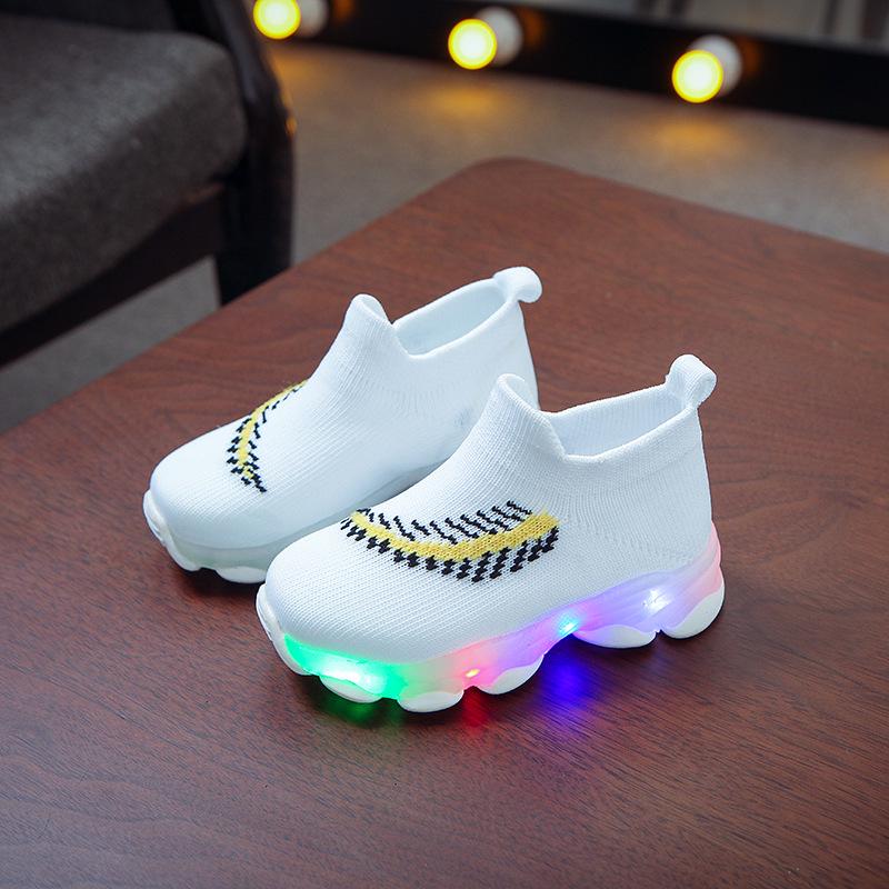 LED-Leuchtsockenschuhe Jungen und Mädchen Leuchtschuhe Herbst und Sommer Neue atmungsaktive Fliegenstrick-Sportschuhe Federleuchtende Schuhe