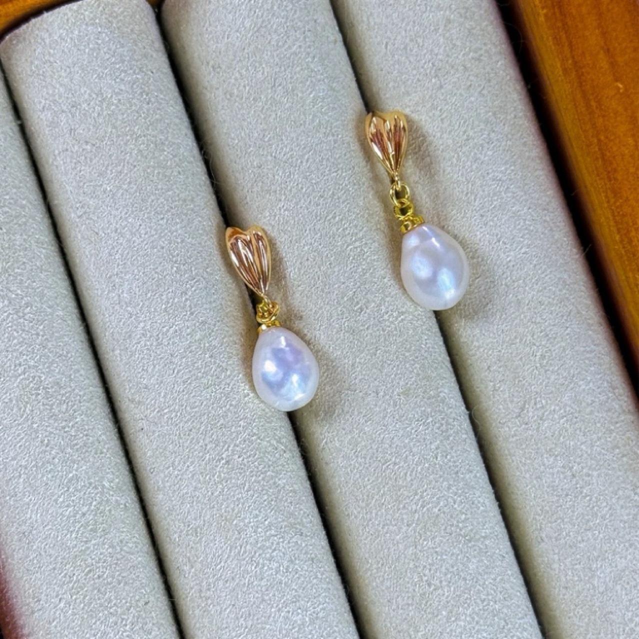 

Natural water droplets, freshwater pearl earrings, rice beads, cute small petal earrings, 925 silver needles, thin, simple and versatile. Silver needle