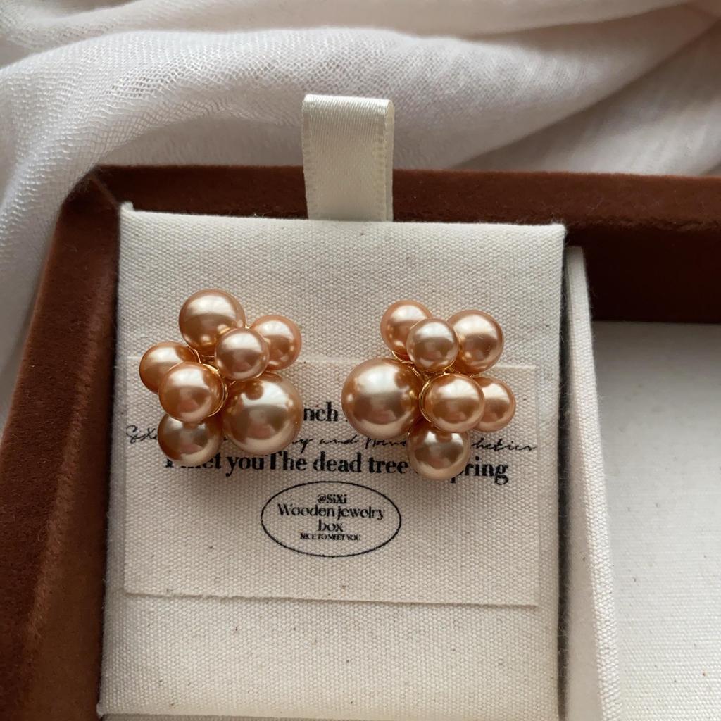 Three-Dimensional Full Pearl Flower Stud Earrings French Retro Light Luxury High Temperament Versatile Elegant Earrings