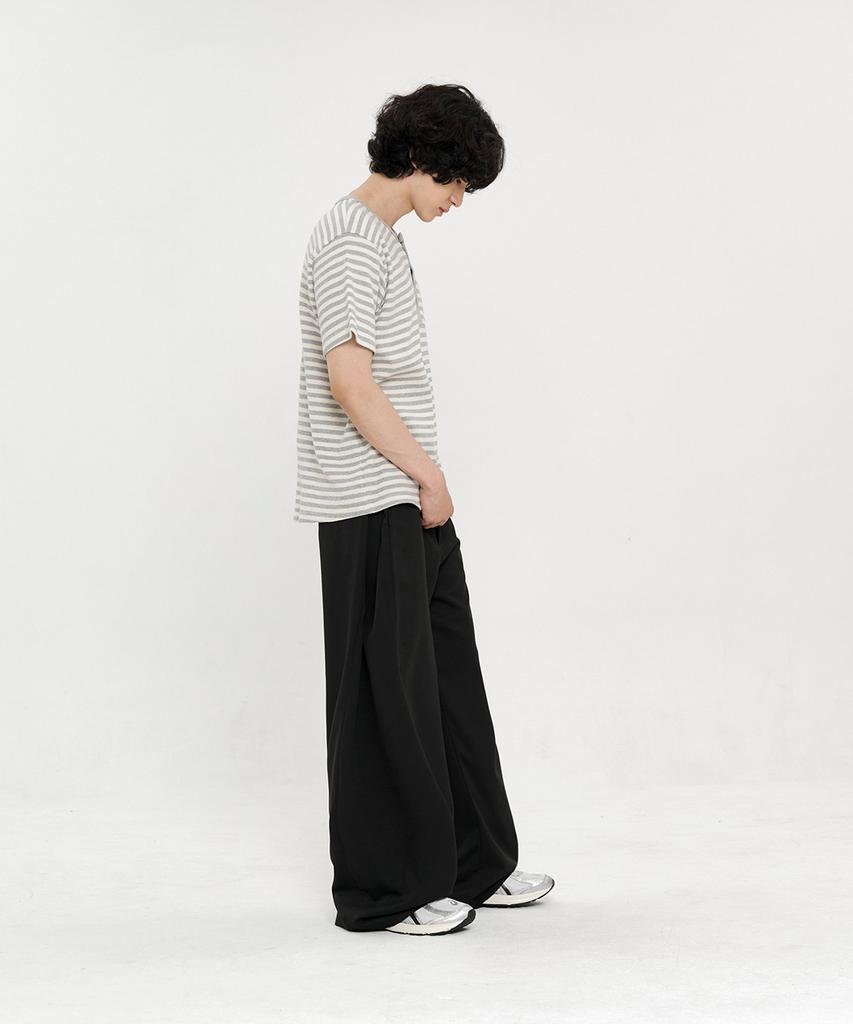 SIGNATURE Multi-Tuck Wide Slacks [Black]